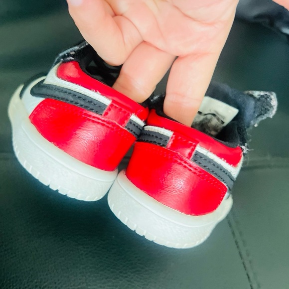 Nike kids shoes size 5C in great condition - Picture 8 of 8